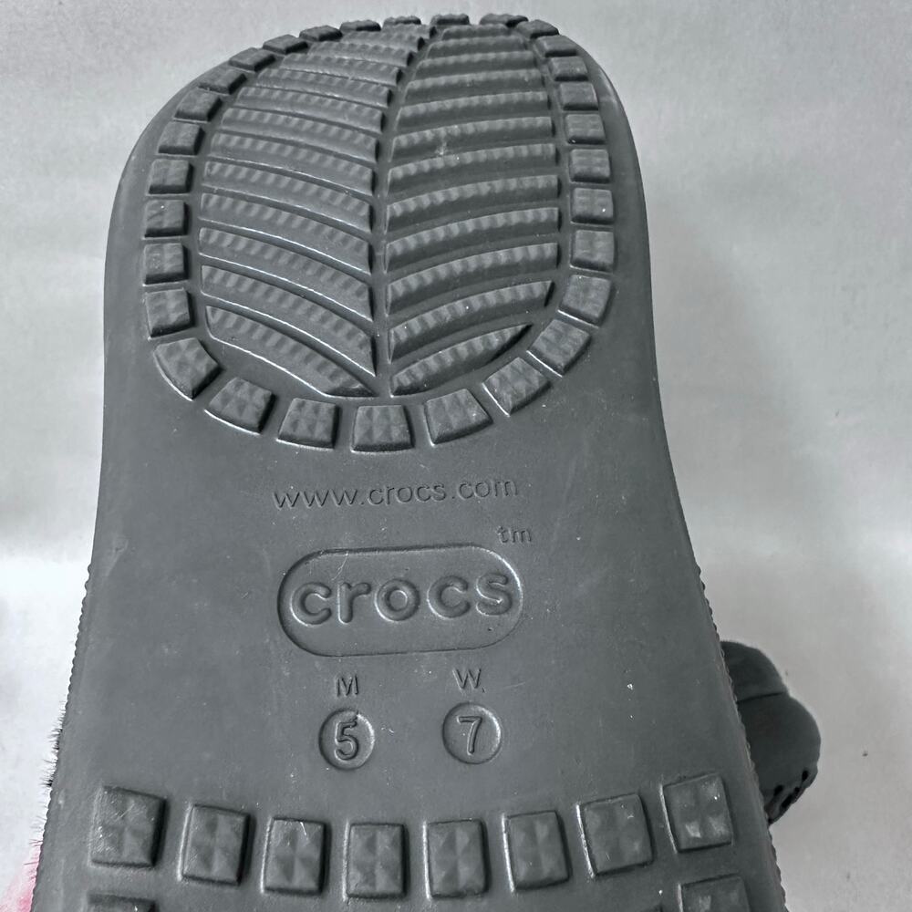 Crocs Furever Crush Platform Clog in Black Plush Women's Size 7 Mens Size 5 - Picture 10 of 15